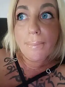 Stripchat sex cam MiaMooly